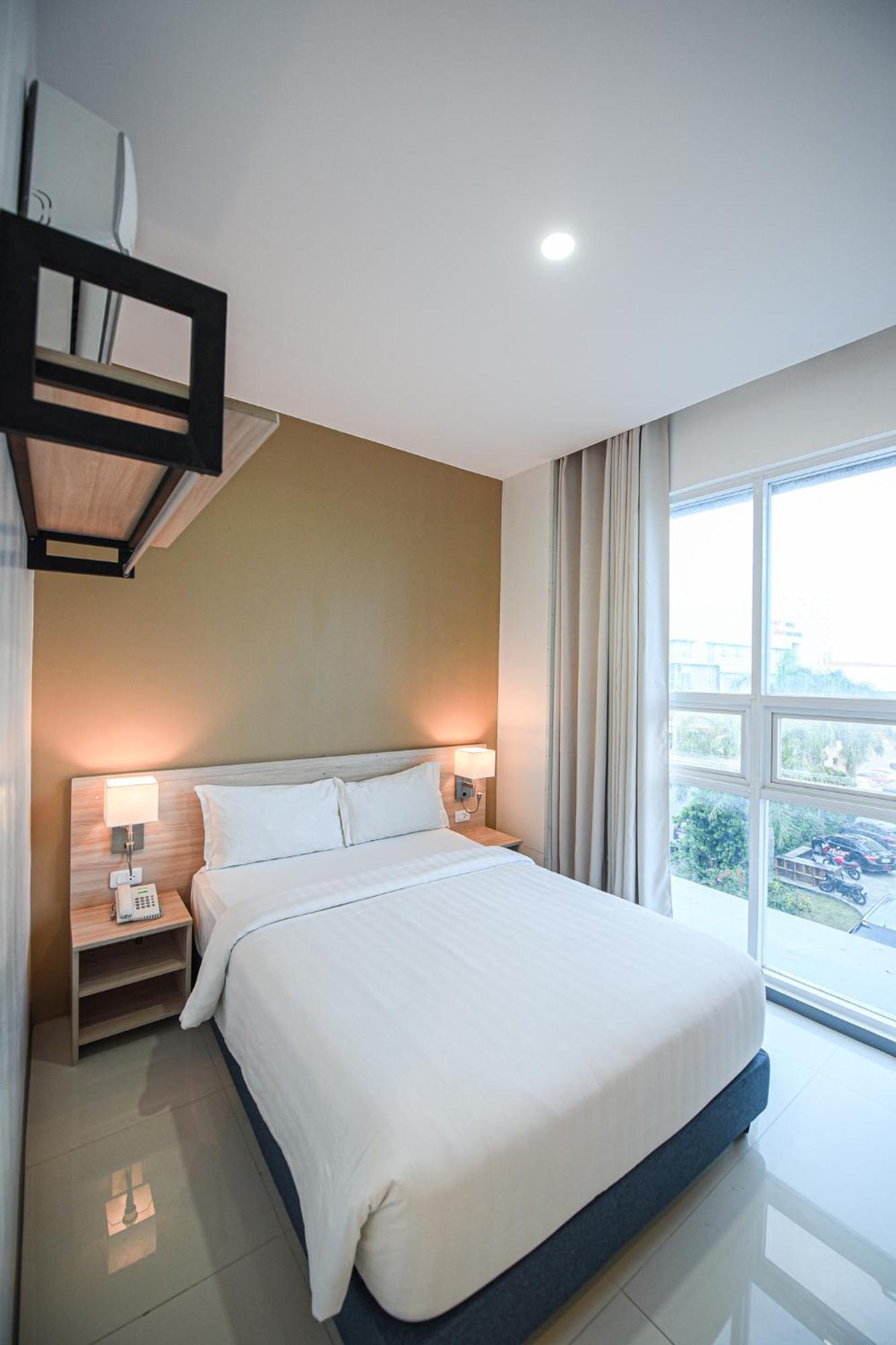 Figtree Hotel Iloilo City Exterior photo